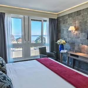 3* Hotel Longchamp