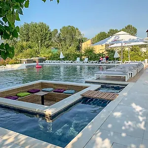 Bora Bora 3*, Velipoje Albania